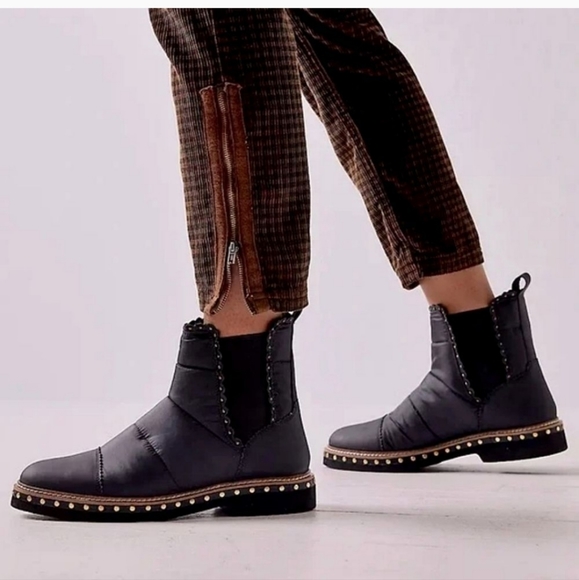 HOST PICK - Free People Atlas Puffer Chelsea Black Studded Boots NWT - Picture 2 of 8